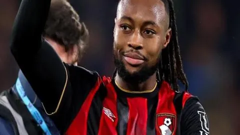 熊诗芮与张小楠分获亚冬会单板滑雪女子大跳台金牌和银牌